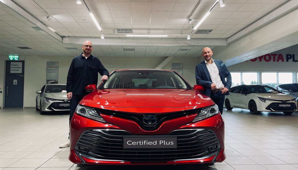 Autopix jobber nært med Toyota Norge med effektivisering av bilfotografering. F.v. Adam Finch COO og Erlend Bakke CEO i Autopix