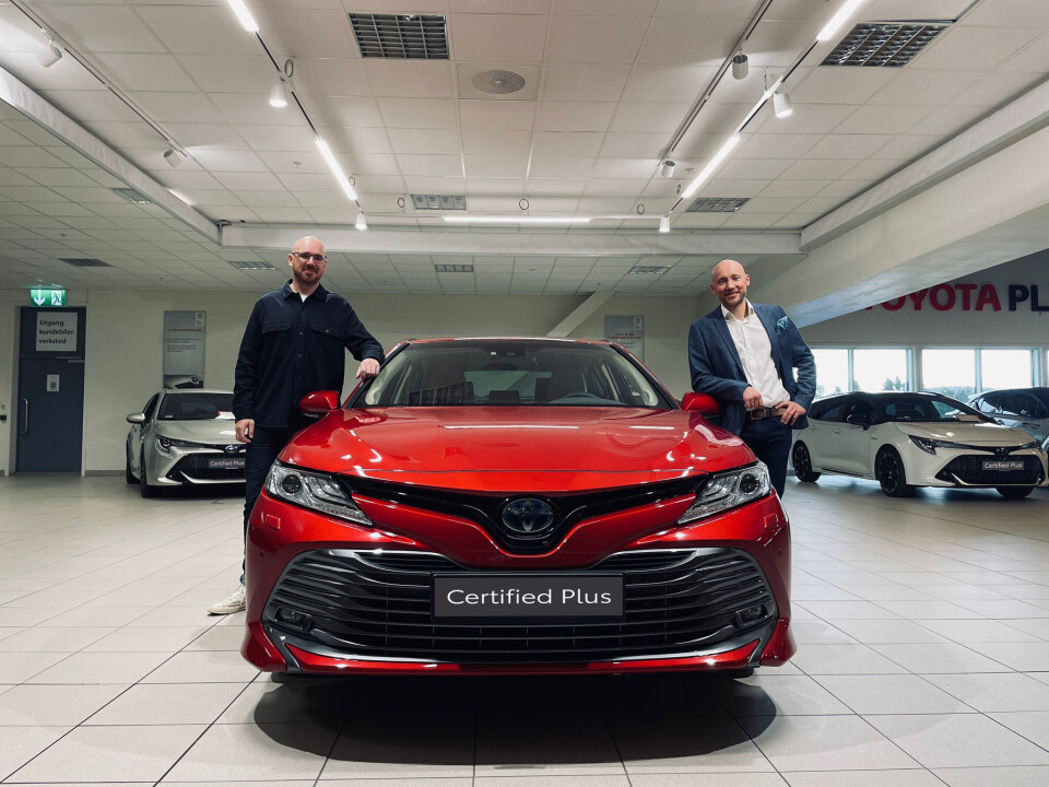 Autopix jobber nært med Toyota Norge med effektivisering av bilfotografering. F.v. COO Adam Finch og Daglig leder Erlend Bakke i Autopix