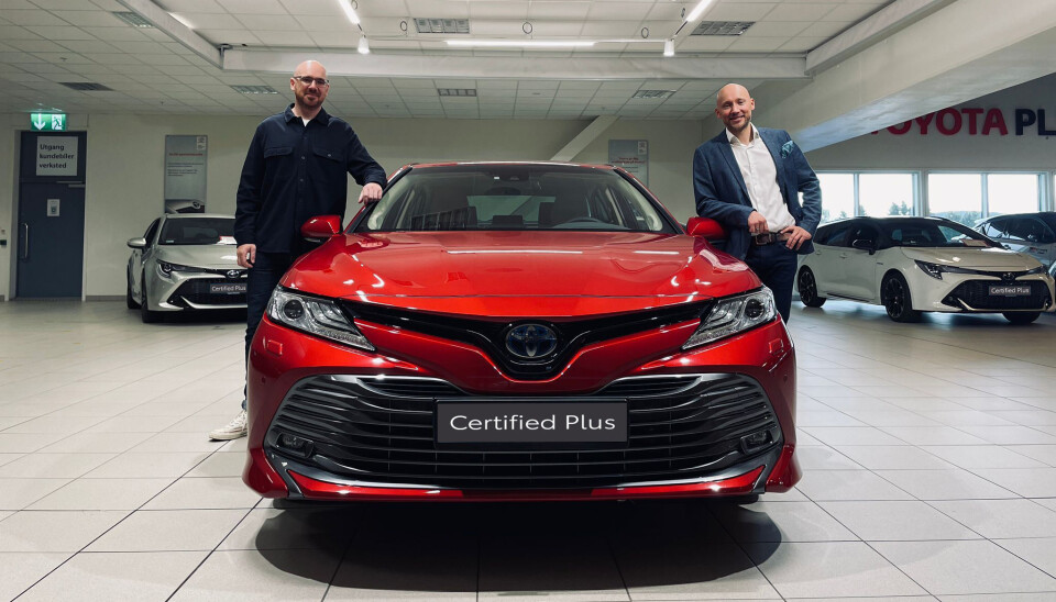 Autopix jobber nært med Toyota Norge med effektivisering av bilfotografering. F.v. COO Adam Finch og Daglig leder Erlend Bakke i Autopix